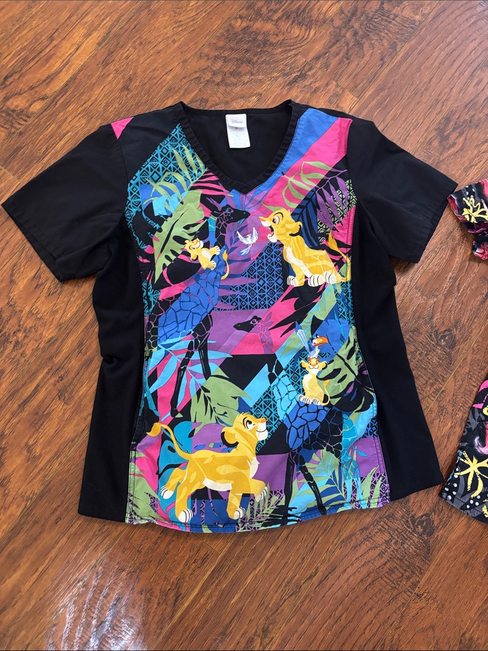 Disney Bundle lot of 2 scrub top both size M no flaws lion king little mermaid - Picture 2 of 9